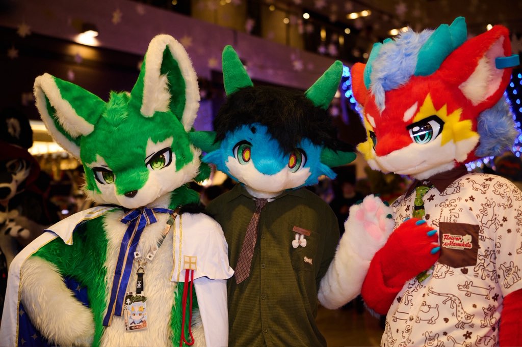 Fendle0103's tweet photo. 请挑选你的御三家（？
🌿：@Classmate_Kui 
💧：@Fendle0103 
🔥：@XiMuwolf 
📷：@Cresioooo 
#FursuitFriday https://t.co/DnoB1ayu1s