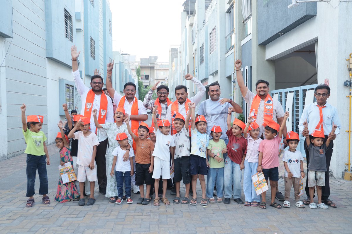 JenishMalaviya0's tweet image. “ઘર ઘર મળ્યું અપાર જનસમર્થન, જનઆર્શીવાદથી સુરતમાં ખીલશે કમળ” 🪷

SMCની સામાન્ય ચૂંટણી-૨૦૨૬ અંતર્ગત વોર્ડ નં.-02, મોટાવરાછા વિસ્તારની વિવિધ સોસાયટીઓમાં માં ભાજપના કર્મઠ કાર્યકર્તાઓ સાથે “ડોર ટુ ડોર” પ્રચાર કરી જનતા જનાર્દનના આશીર્વાદ મેળવ્યા.

#DoorToDoor 
#કમળ_ખીલશે_વિકાસ_જીતશે