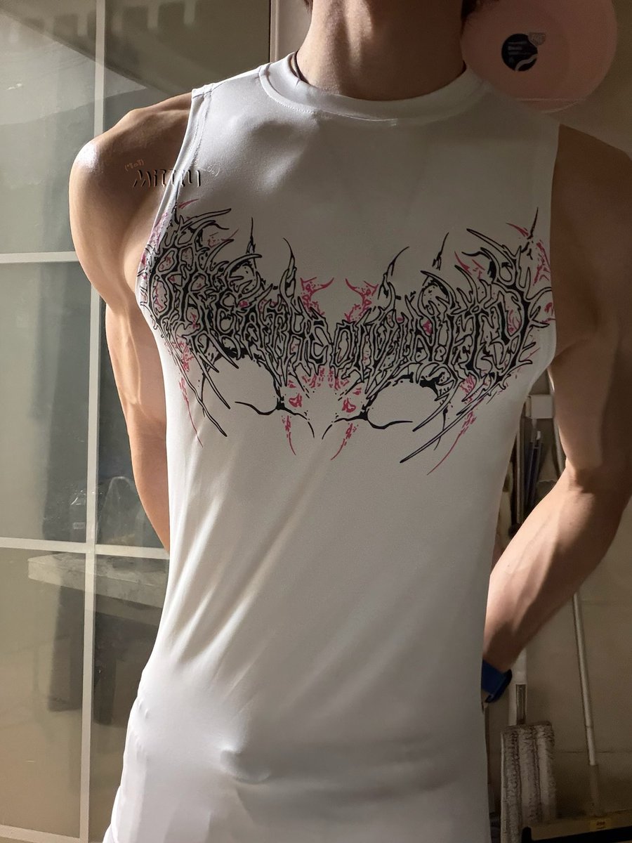 Zed8462's tweet photo. 新衣服 #薄肌 #武汉 https://t.co/i65oa9nceY