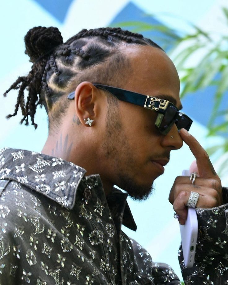 Hourly Lewis Hamilton tweet media