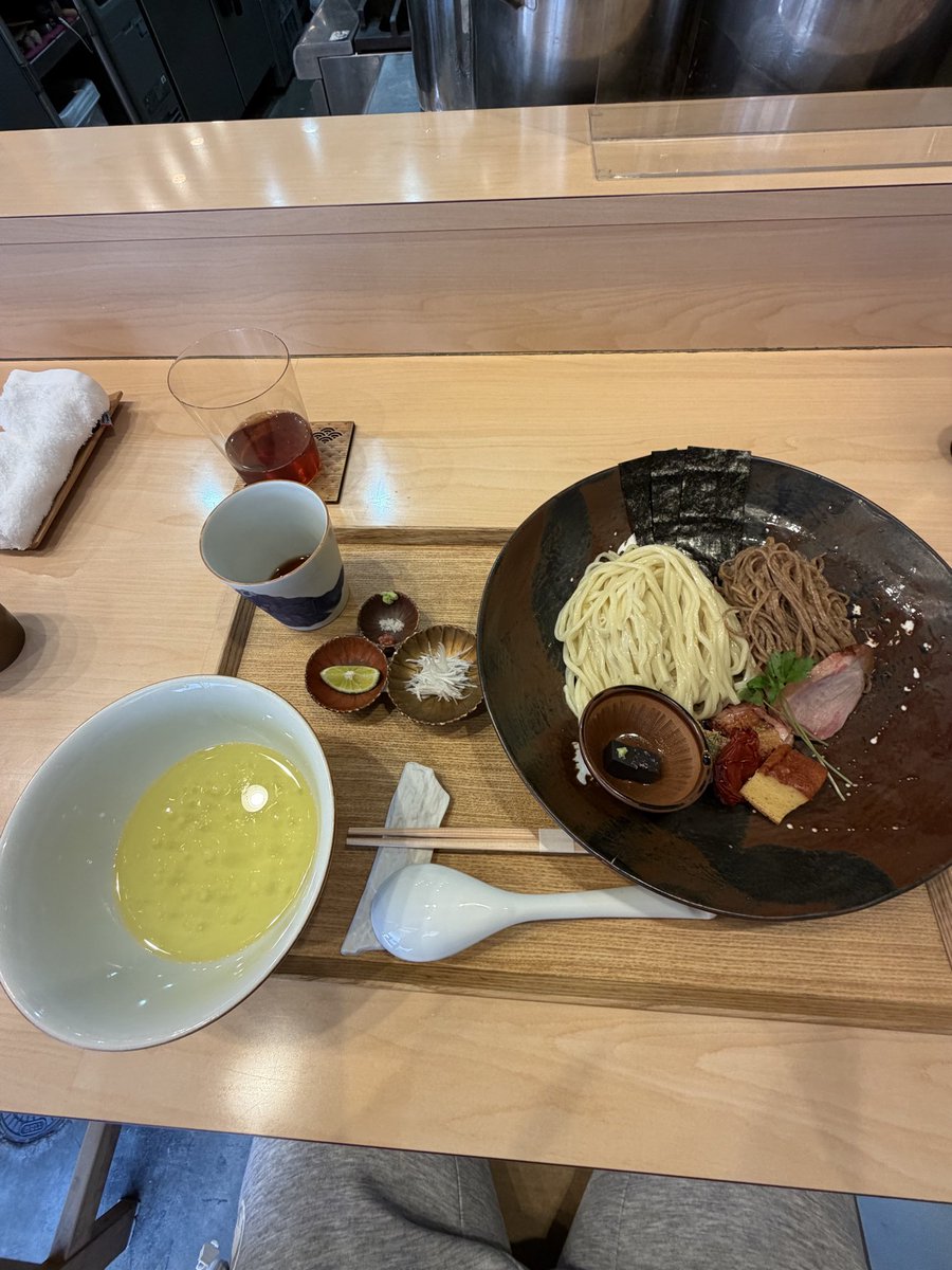 shjpd's tweet photo. 初の1週間連続での湯河原飯田商店さん🍜
今日は醤油ワンタン麺と塩つけ麺、
おビールまでいただき超大満足‼️ https://t.co/GfRN42YU49