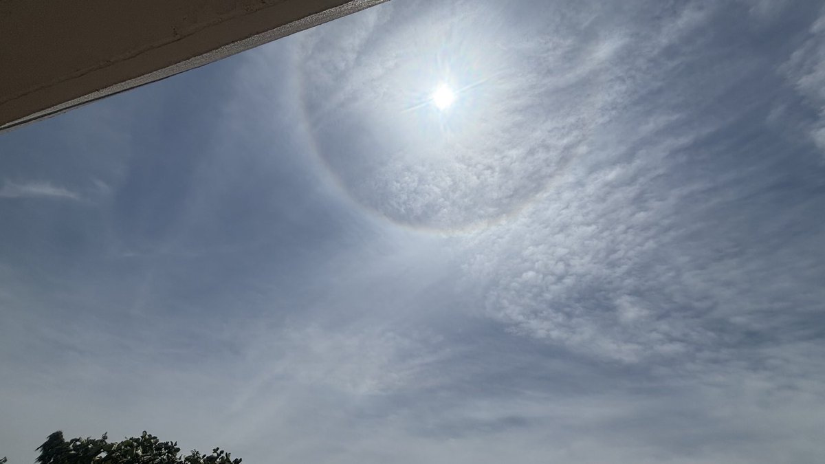 _Kohraa_'s tweet image. आसमान में ऐसा कुछ दृश्य देखने को मिला…🌟

     #Today’s_sun 😍