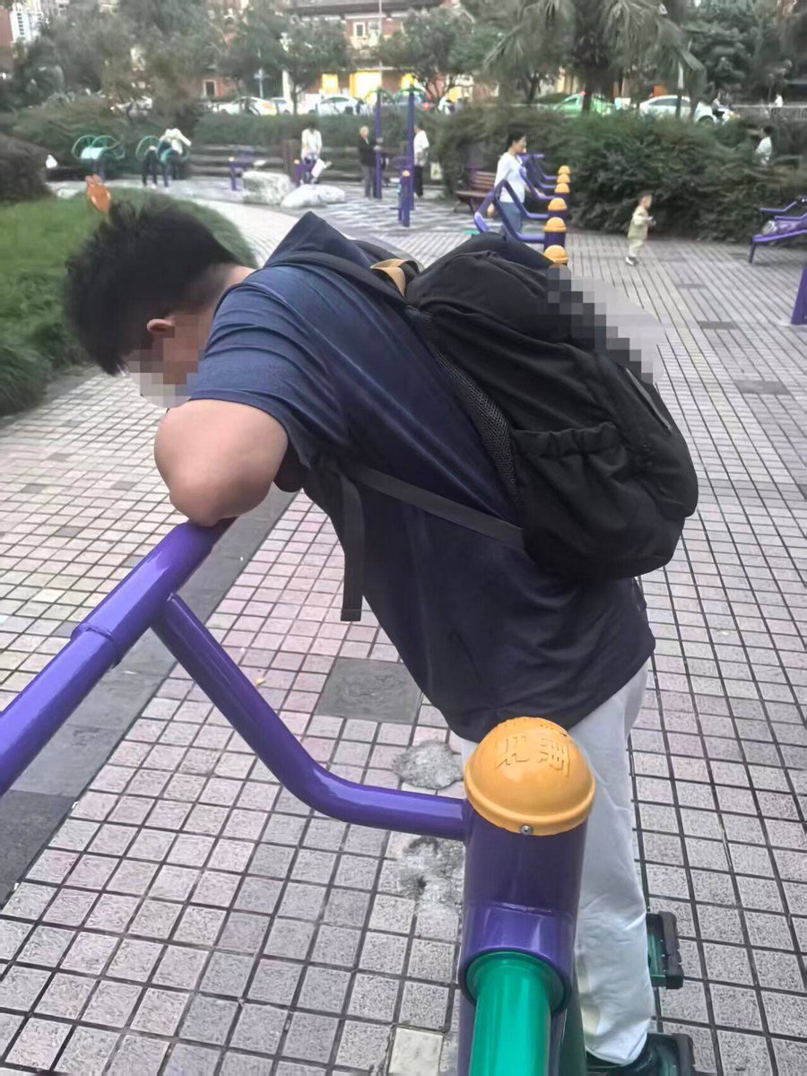 成都字母墙 tweet media