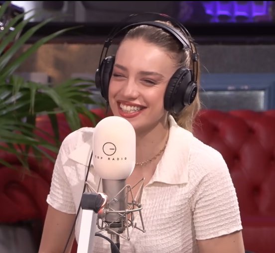 anna131324's tweet image. Mirmengjes me driten e diellit ☀️🤍🤍
#heidibaci #wakeup #topalbaniaradio