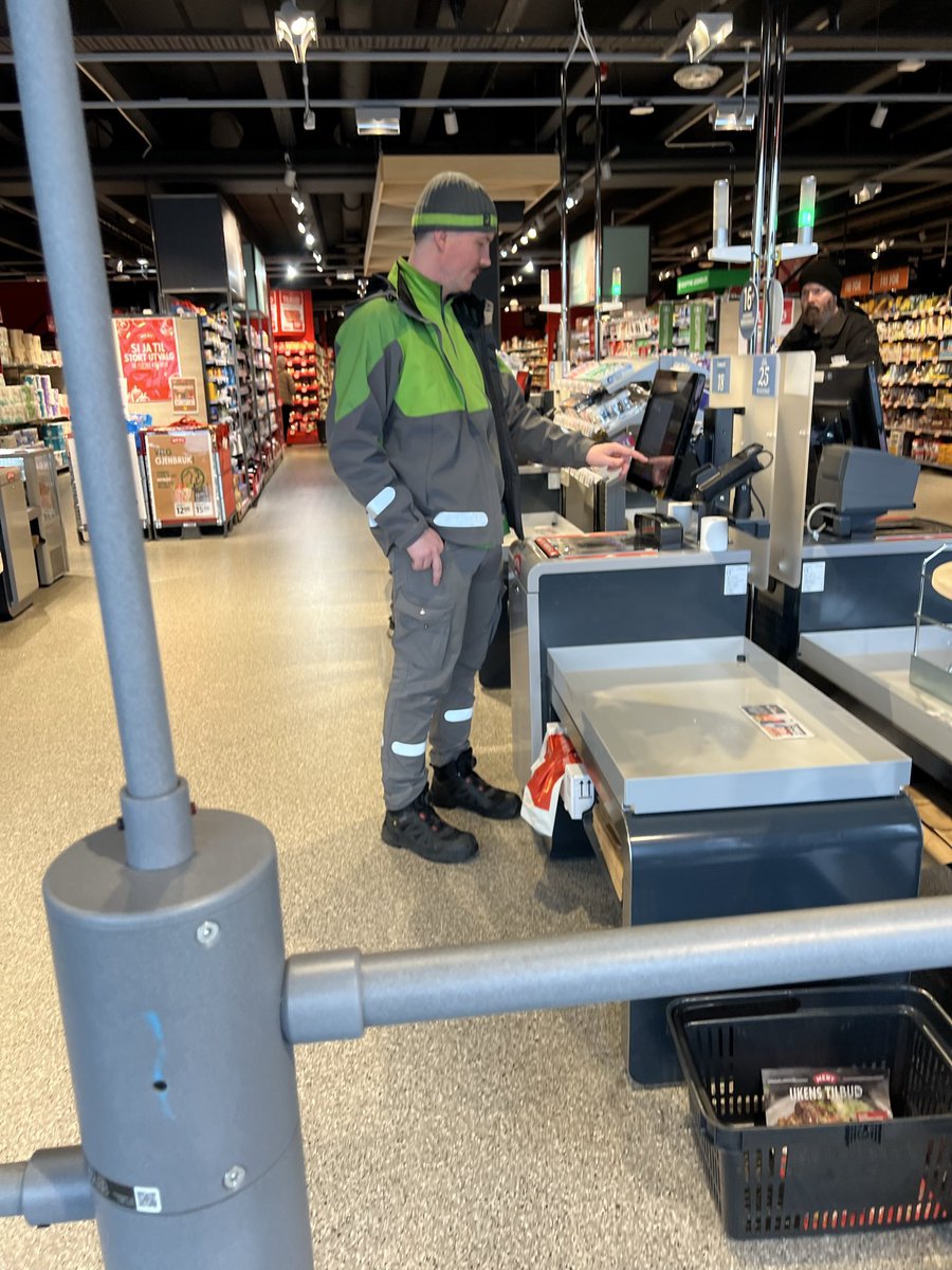 Bruker Godøy hodeplagg i dag? tweet media