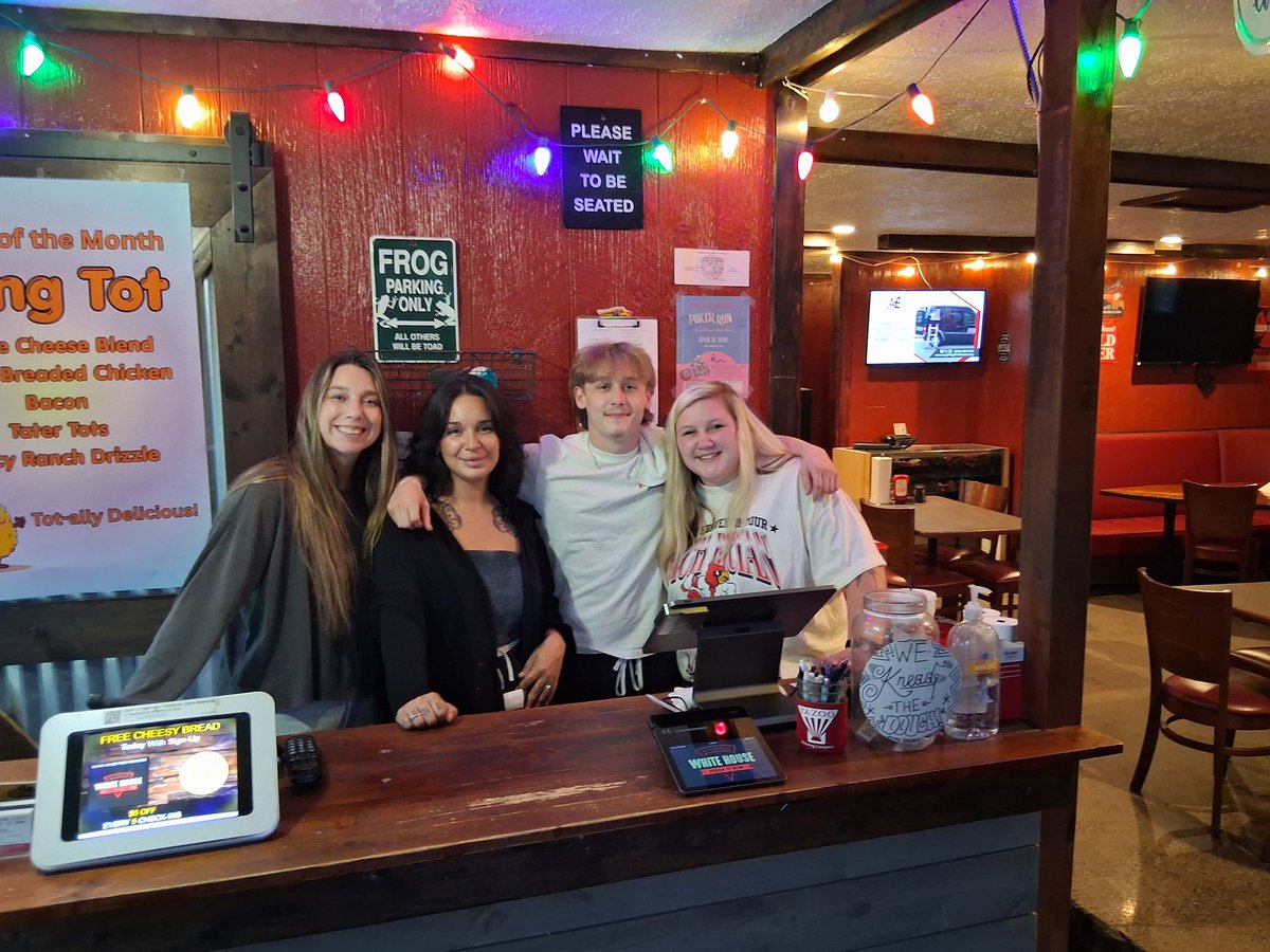 TuckerShift4's tweet photo. White House Pizza &amp; Pub is the 5th in their chain of Pizza &amp; Pubs to switch to @SkyTabPOS by @Shift4 and couldn't be happier! Welcome to #TeamFour! https://t.co/yJIm545h9n