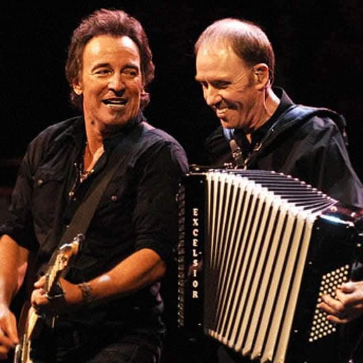 VLafora's tweet image. Bon dia. Good morning. Buenos días. 17 de abril de 2008, #DannyFederici Para siempre! 
#TheEStreetBand @springsteen 
4th Of July, Asbury  Park (Sandy) Live
youtu.be/kB1d0eey5ho
@Mosqueter4 @PaulApp0505 @BDoltri @ToonTravels @tommymcc321 @Paulhaider74 @clock1258 @TucciKaren