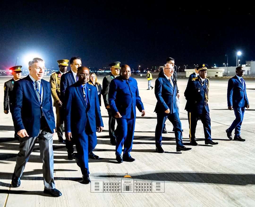 akezanet's tweet image. 🔴 𝗔𝗖𝗧𝗨-𝗗𝗶𝗽𝗹𝗼𝗺𝗮𝘁𝗶𝗲: 𝗟𝗲 𝗣𝗿𝗲́𝘀𝗶𝗱𝗲𝗻𝘁 𝗡𝗱𝗮𝘆𝗶𝘀𝗵𝗶𝗺𝗶𝘆𝗲 𝗮𝗿𝗿𝗶𝘃𝗲 𝗲𝗻 𝗧𝘂𝗿𝗾𝘂𝗶𝗲 𝗽𝗼𝘂𝗿 𝗽𝗿𝗲𝗻𝗱𝗿𝗲 𝗽𝗮𝗿𝘁 𝗮𝘂 𝗙𝗼𝗿𝘂𝗺 𝗗𝗶𝗽𝗹𝗼𝗺𝗮𝘁𝗶𝗾𝘂𝗲 𝗱’𝗔𝗻𝘁𝗮𝗹𝘆𝗮 #𝗔𝗗𝗙. 🇧🇮📍 🇹🇷 
=================
Après avoir pris part aux