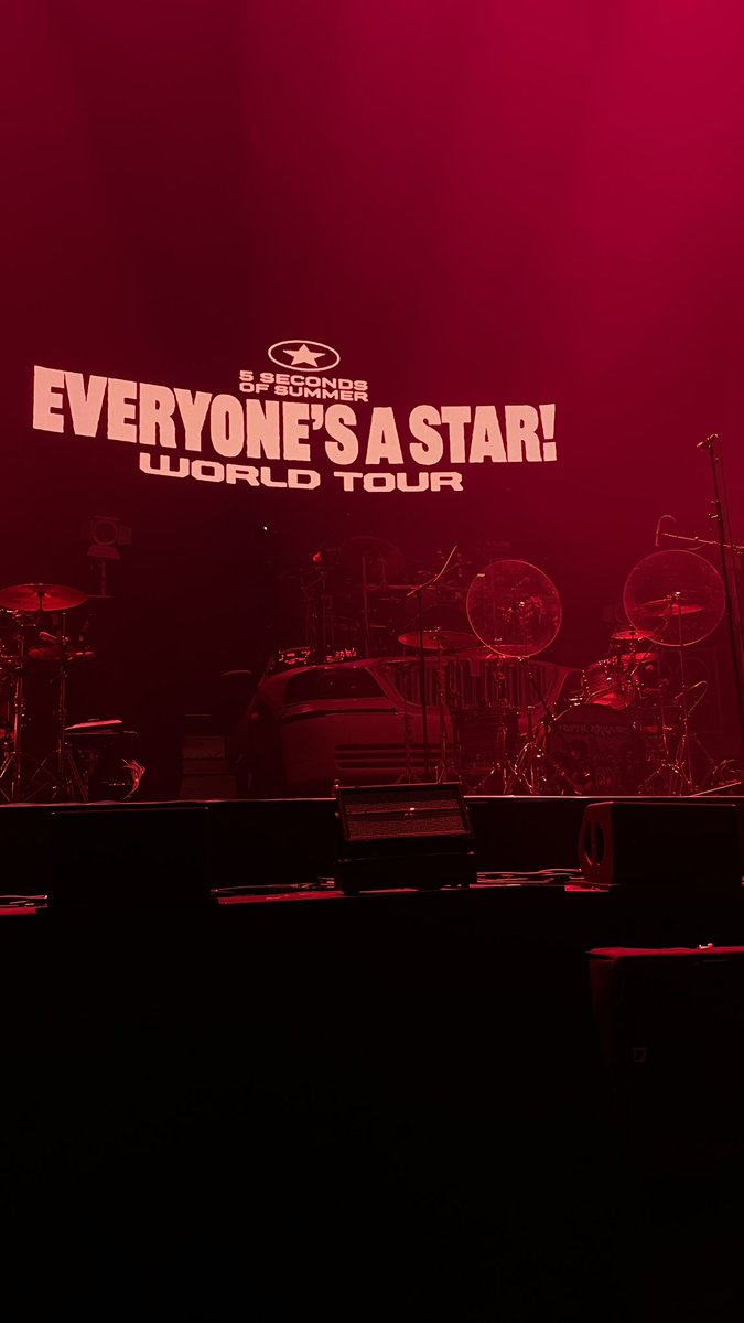 starrymiley's tweet photo. first solo concert !!
it was amazing i love life i love the boys i love live music 🌟
#EASOslo #OsloIsAStar #EAStour https://t.co/PV6rmb3sn9