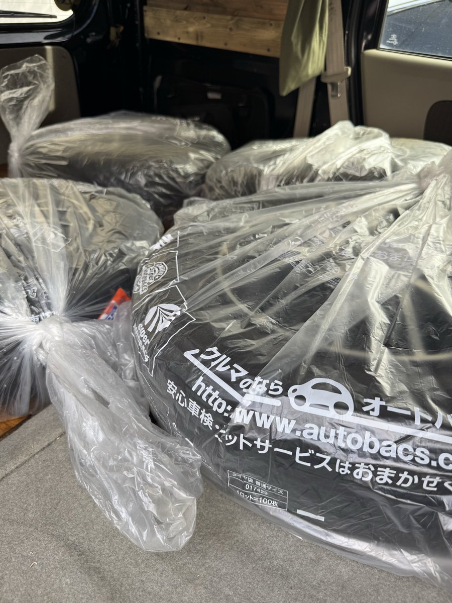 やまけん tweet media