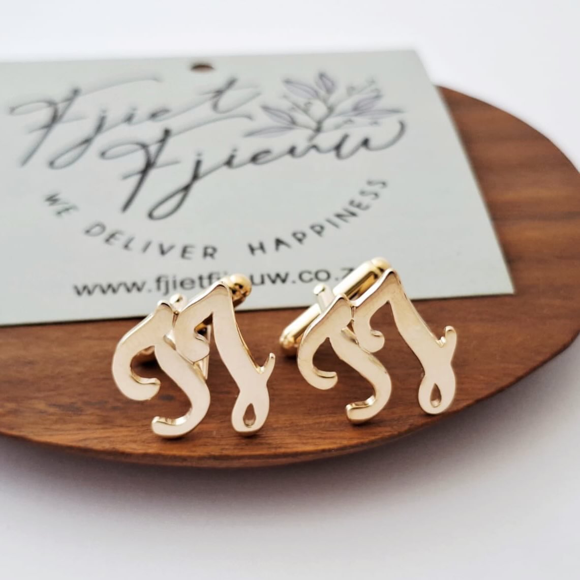 FFjieuw's tweet image. Gold Plated Sterling Silver Initial Cufflinks! 

#goldplatedsterlingsilver #initial #cufflinks #fjietfjieuw #wedeliverhappiness