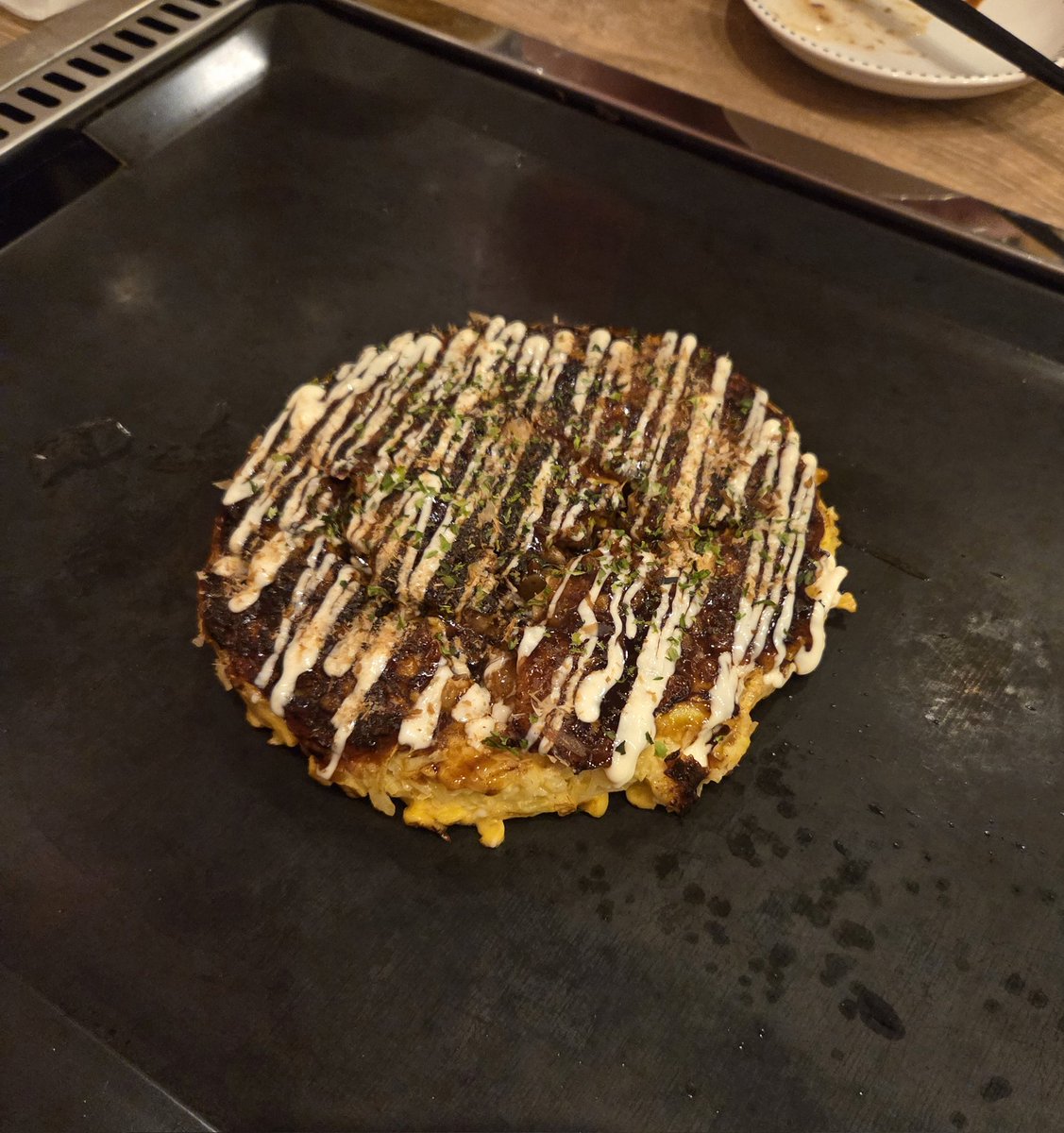 RepSneaks's tweet photo. 大阪出張、完全に食い倒れ。
​551の誘惑から始まり、ラーメン、お好み焼き、たこ焼き。
美味しいものが多すぎて、自制心はどこかへ消え去りました。
​いつになったら減量モードのスイッチが入るのか疑問です。
子どもたちをプールに連れていく夏までには、お腹をなんとか仕上げます。

#大阪 https://t.co/SVFG0uJfu7