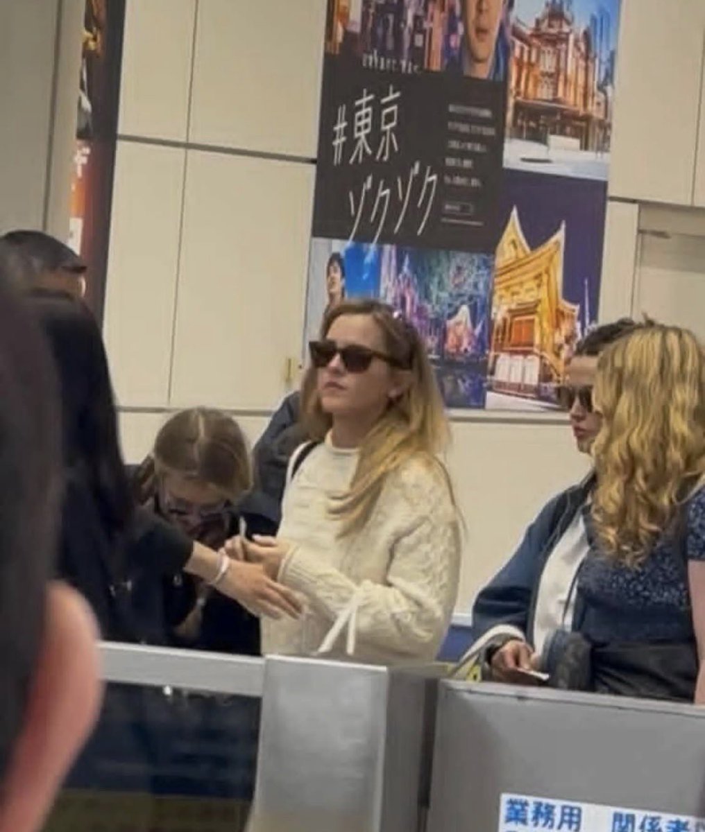 EmmaWatsonCentr's tweet photo. Emma spotted yesterday at an airport in Japan. So it’s likely she spent her birthday there. All credits to their respective owner. https://t.co/1Z4iUyBq1l