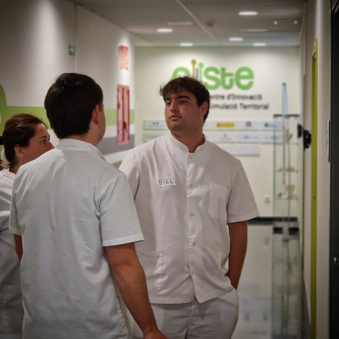 cistecat's tweet photo. 🏥🎓 Realitzem la formació “Estades hospitalàries” amb alumnes de @inspriorat.tcaitapd !!

Des del CISTE impulsem aquesta proposta formativa orientada a oferir una immersió pràctica en l’entorn hospitalari, apropant els participants a la realitat assistencial.

#CISTE #URV https://t.co/U1BytJbUcs
