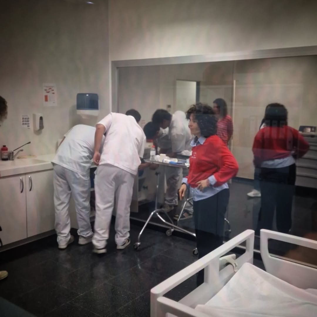 cistecat's tweet photo. 🏥🎓 Realitzem la formació “Estades hospitalàries” amb alumnes de @inspriorat.tcaitapd !!

Des del CISTE impulsem aquesta proposta formativa orientada a oferir una immersió pràctica en l’entorn hospitalari, apropant els participants a la realitat assistencial.

#CISTE #URV https://t.co/U1BytJbUcs