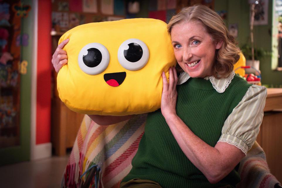 BalamoryUpdates's tweet image. Balamory teacher Miss Hoolie is to read a CBeebies Bedtime Story ahead of the show’s return on Monday. 💚

Julie Wilson Nimmo will read People Need People by Benjamin Zephaniah on Friday.

#Balamory #CBeebies #Nostalgia #MissHoolie