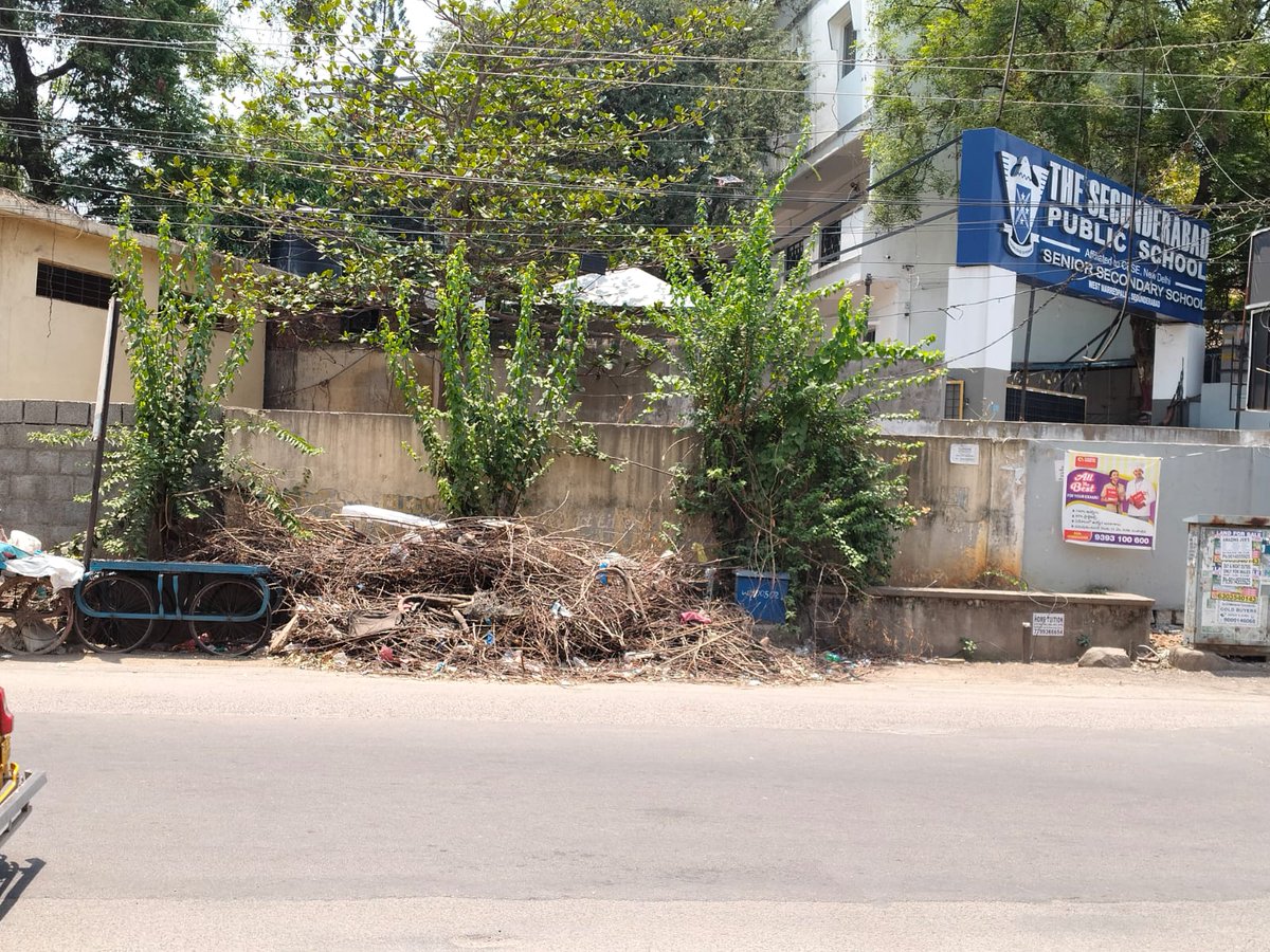 CITIZEN_POLIZE's tweet photo. Respected @GHMCOnline Please Look Into This, Since So Many Days These DebrisAre Not Clear, Near The Secunderabad Public School, West MarredPally Request You To Please Do As Soon As Possible, @SECBAD_CANTT @CoreenaSuares2 @VijayGopal_ https://t.co/UNDDBIvAtg