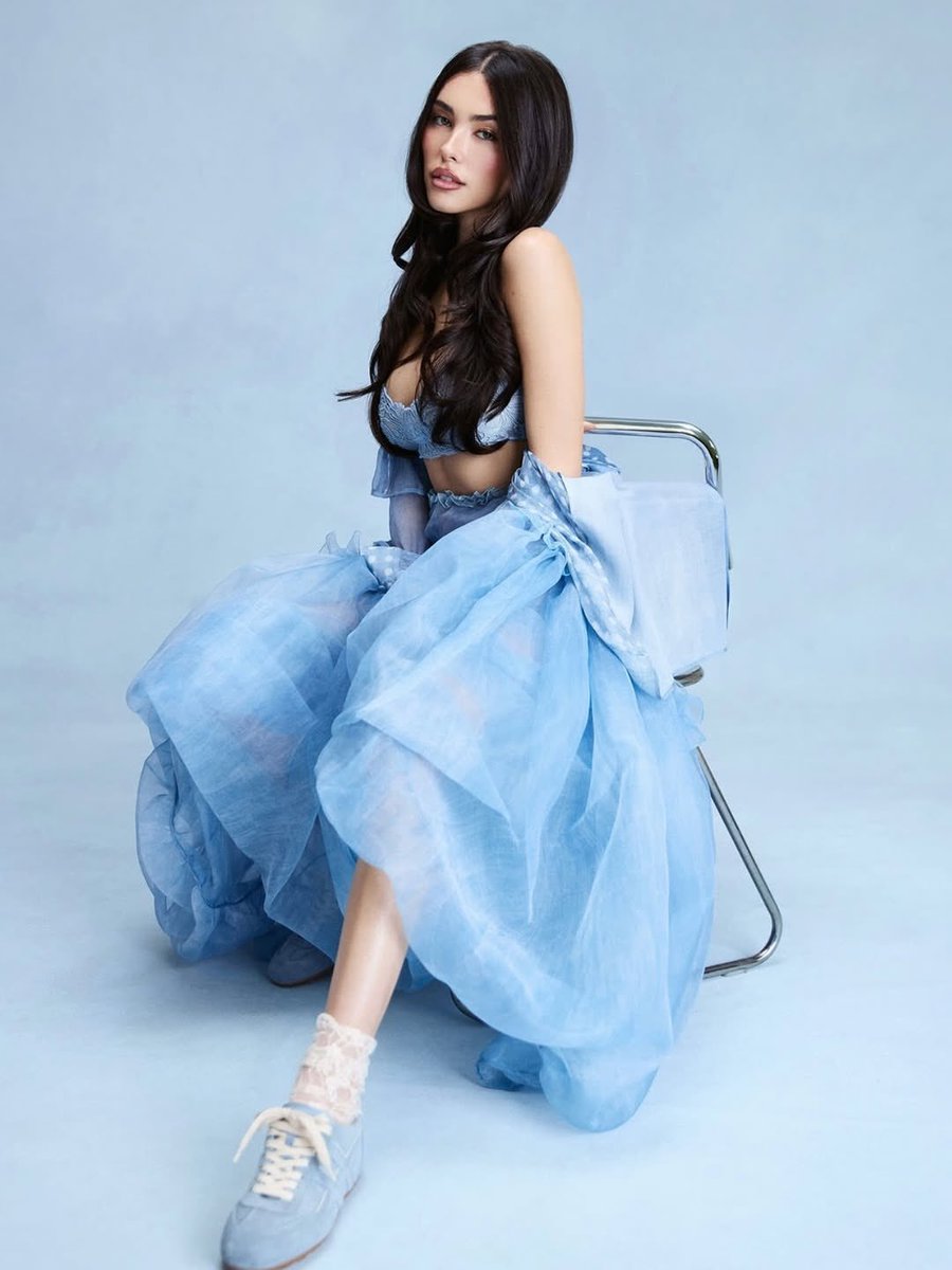 MB HQ 𑣿 tweet media