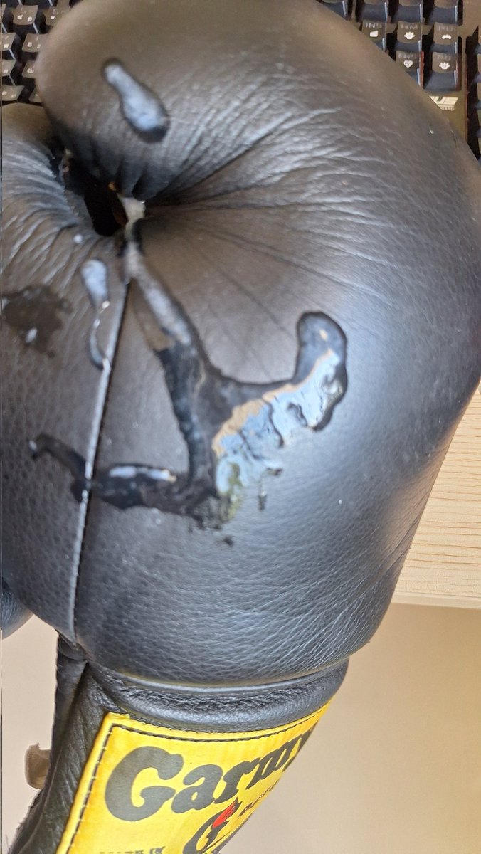 BoxingGloveLove tweet media