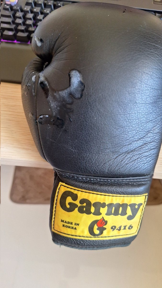 BoxingGloveLove tweet media