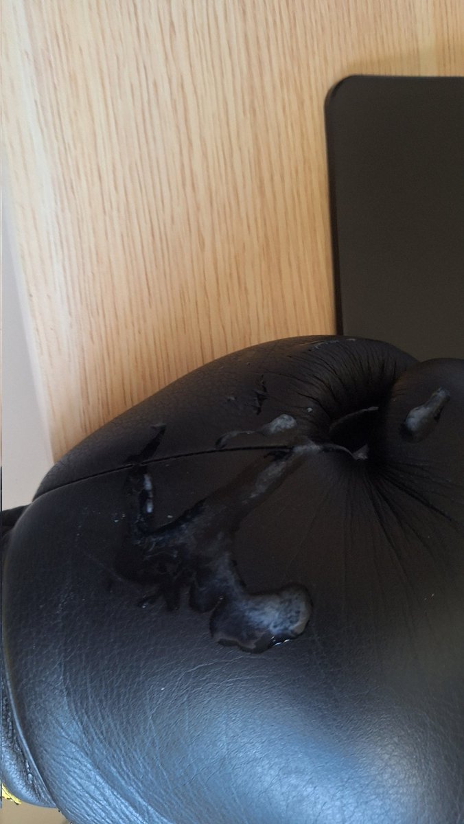 BoxingGloveLove tweet media