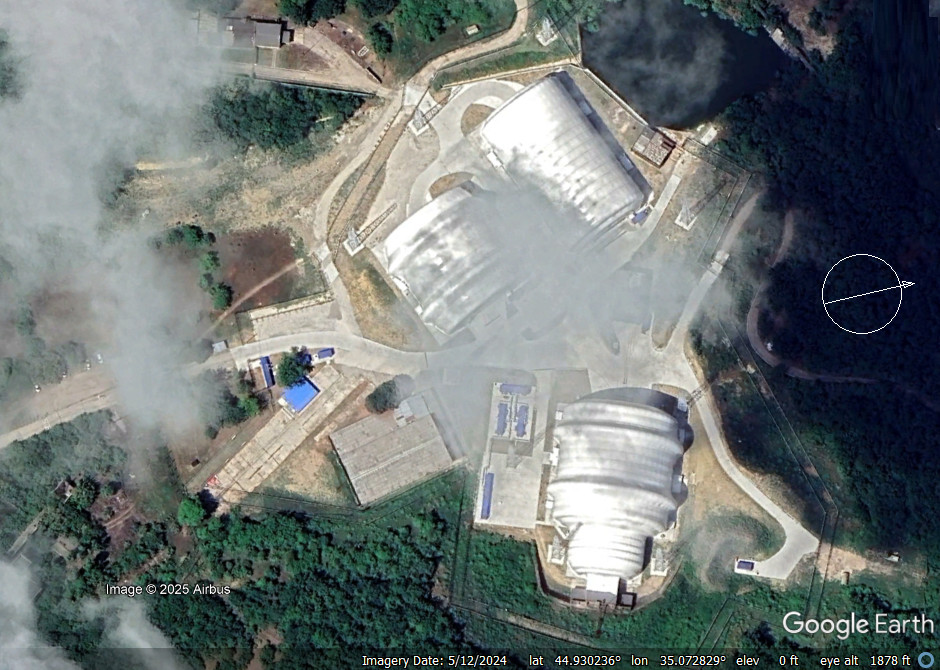 NOELreports's tweet image. Russia deploys three identical secret military bases across occupied Crimea, Lake Ladoga, and the White Sea, built between 2022-2024 on former nuclear, test, and training sites. Each features inflatable hangars, container clusters, and heavy security with no visible personnel or