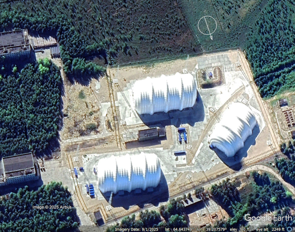 NOELreports's tweet image. Russia deploys three identical secret military bases across occupied Crimea, Lake Ladoga, and the White Sea, built between 2022-2024 on former nuclear, test, and training sites. Each features inflatable hangars, container clusters, and heavy security with no visible personnel or