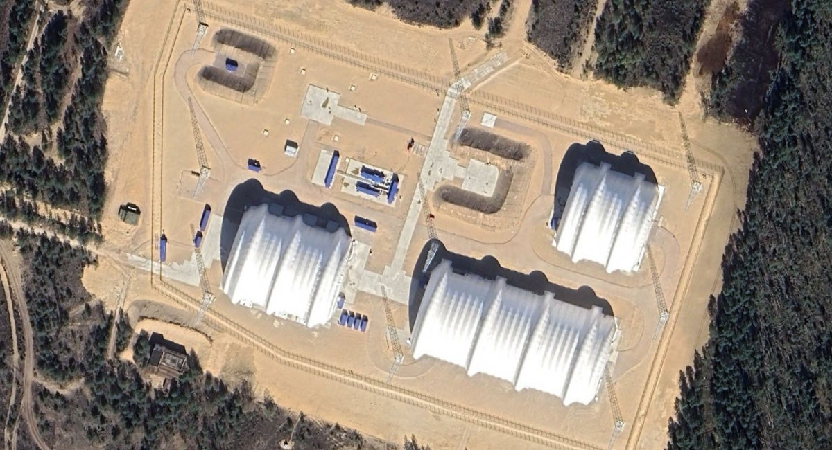 NOELreports's tweet image. Russia deploys three identical secret military bases across occupied Crimea, Lake Ladoga, and the White Sea, built between 2022-2024 on former nuclear, test, and training sites. Each features inflatable hangars, container clusters, and heavy security with no visible personnel or