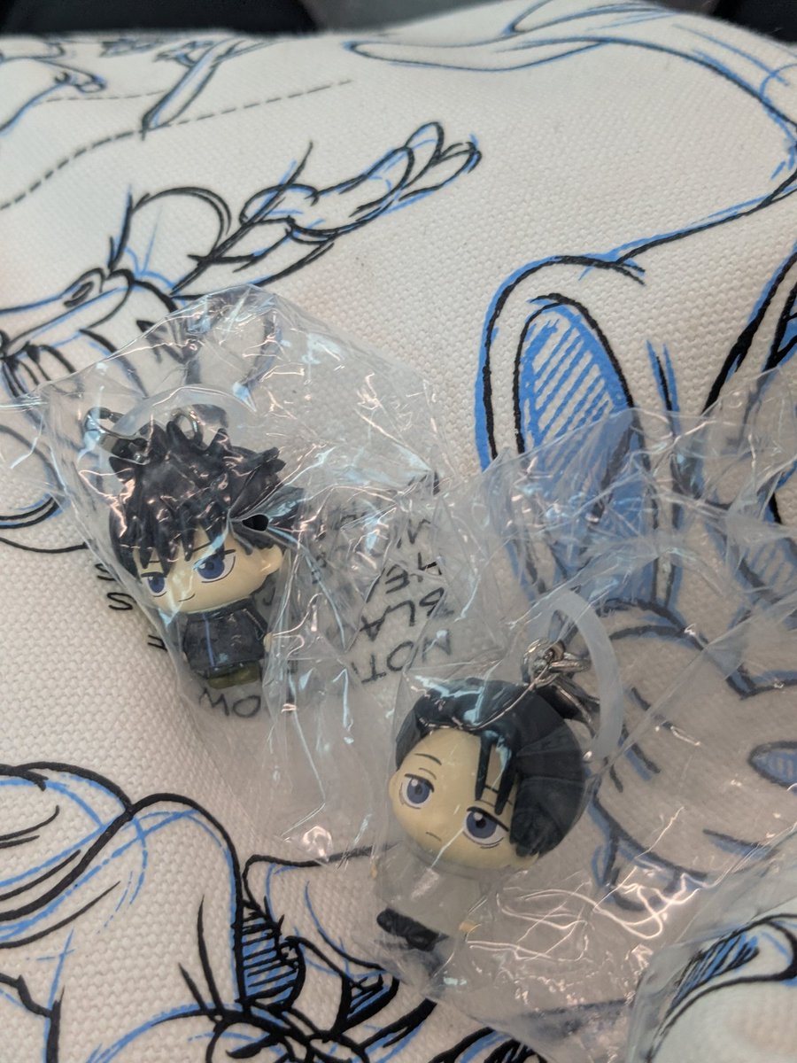 あころ tweet media