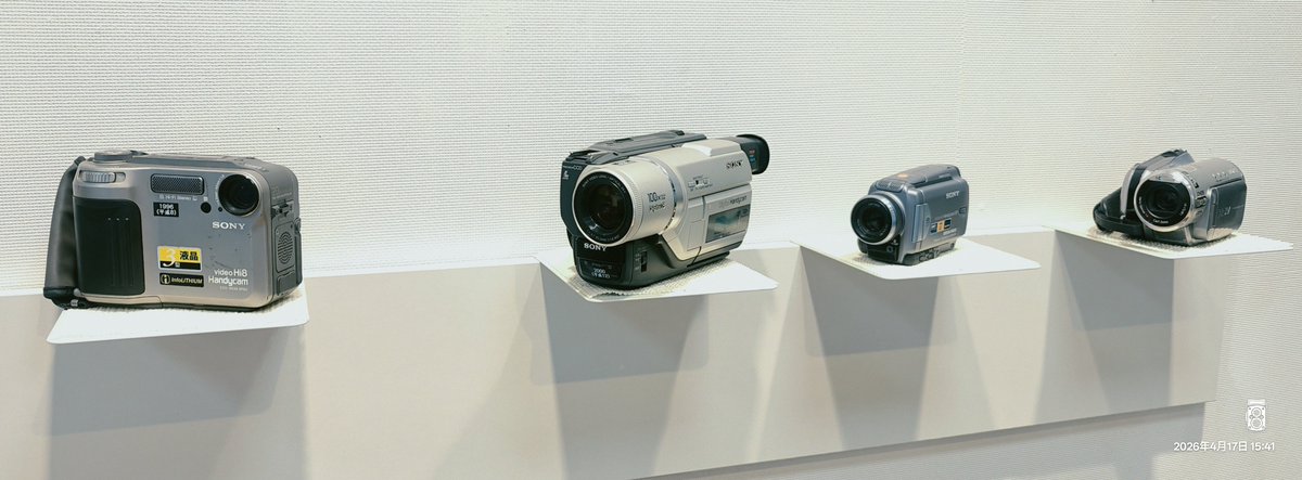 エポックメイキングなハンディカムを8台セレクトして展示しました！

絶滅メディア博物館