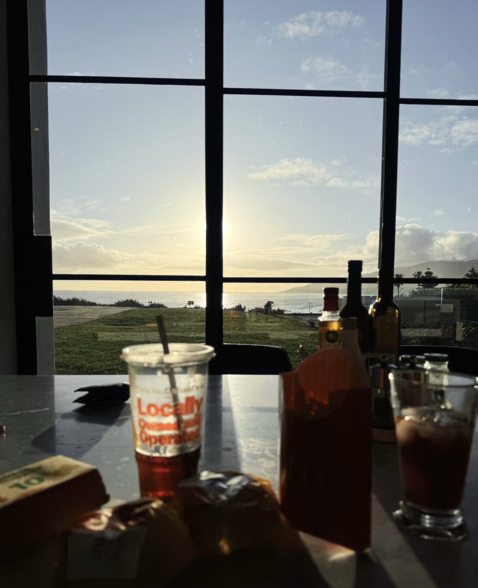 xFYvZL8pcvR3H4I's tweet image. Golden hour glow. 🌇#CaliforniaLiving #CoastalVibes #SunsetLovers #LiveTheGoodLife #MyHappyPlace