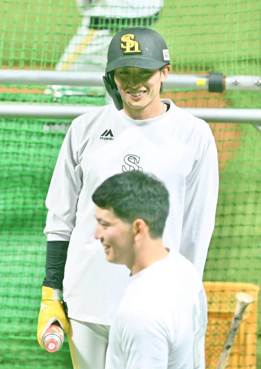 nishispo_hawks's tweet photo. 【現地情報】
仲良しの2人

#sbhawks https://t.co/Eliv4gDjn6