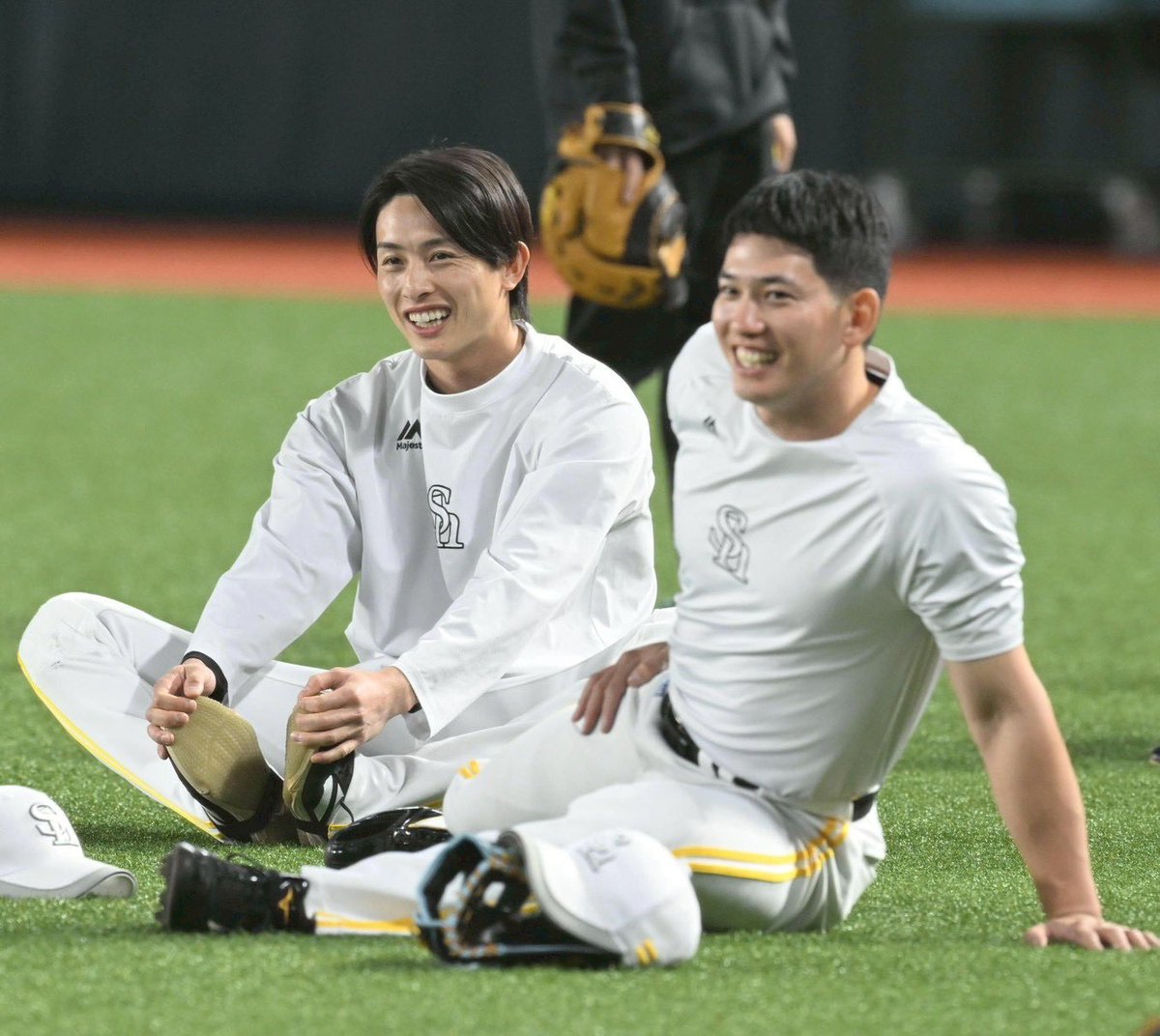 nishispo_hawks's tweet photo. 【現地情報】
仲良しの2人

#sbhawks https://t.co/Eliv4gDjn6