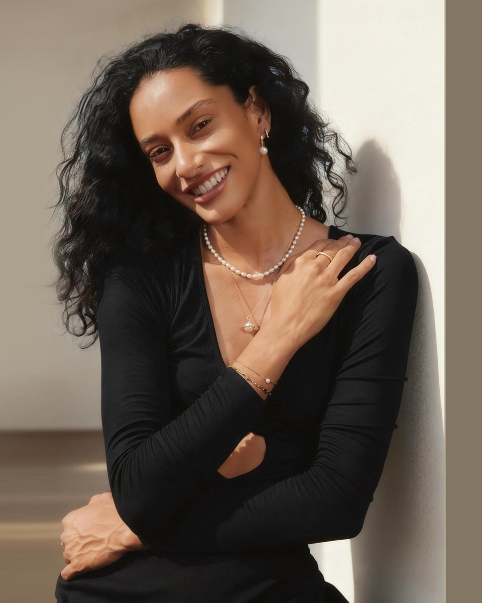AniaHaie's tweet photo. Pearls never go out of style—and neither does your love for her.
This Mother’s Day, shop early and let her know she’s always on your mind💫

#AniaHaie #Jewellery #internationalmothersday #mothersdaygiftguide #giftsformum #pearljewellery https://t.co/JIC6Ibvtan