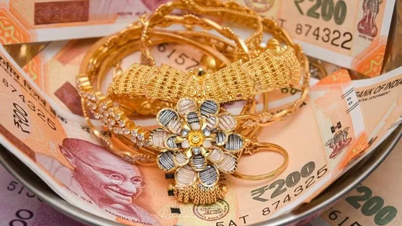 bsindia's tweet image. Surging #goldprices mean families can get better #loans on their #jewellery, but high valuations should not be the sole reason for taking such credit. Customers should understand the full cost and risks of such loans.

mybs.in/2g5QNQM | @actually_amit