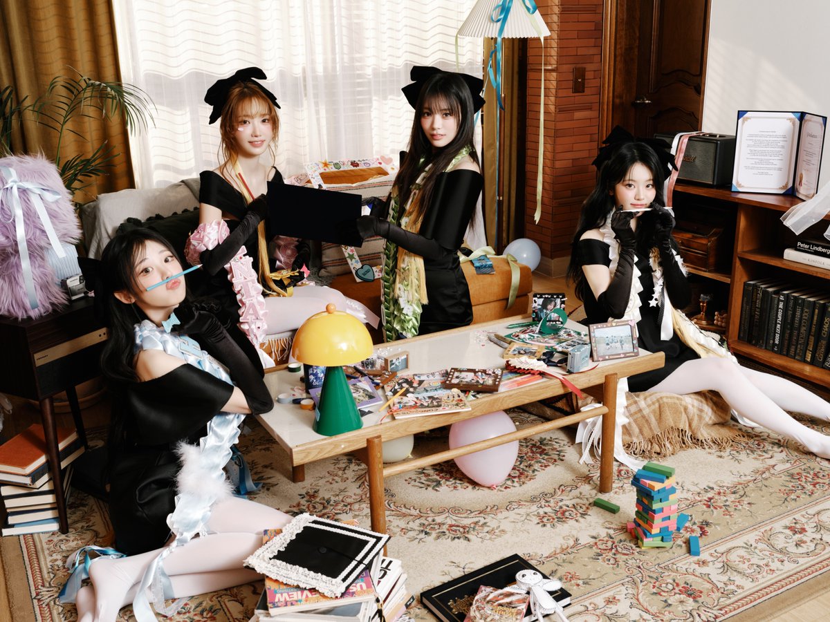 #QWER 4th Mini Album ‘CEREMONY’

Concept photo : Graduation
QWER

📆 2026.04.27 6PM(KST)

#CEREMONY #세레머니