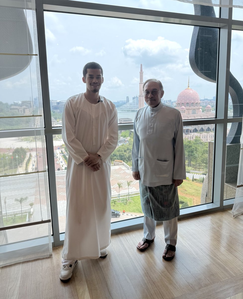 Anwar Ibrahim the Prime Minister of Malaysia aka PMX 🇲🇾 

Southeast Asia stream tour starting right