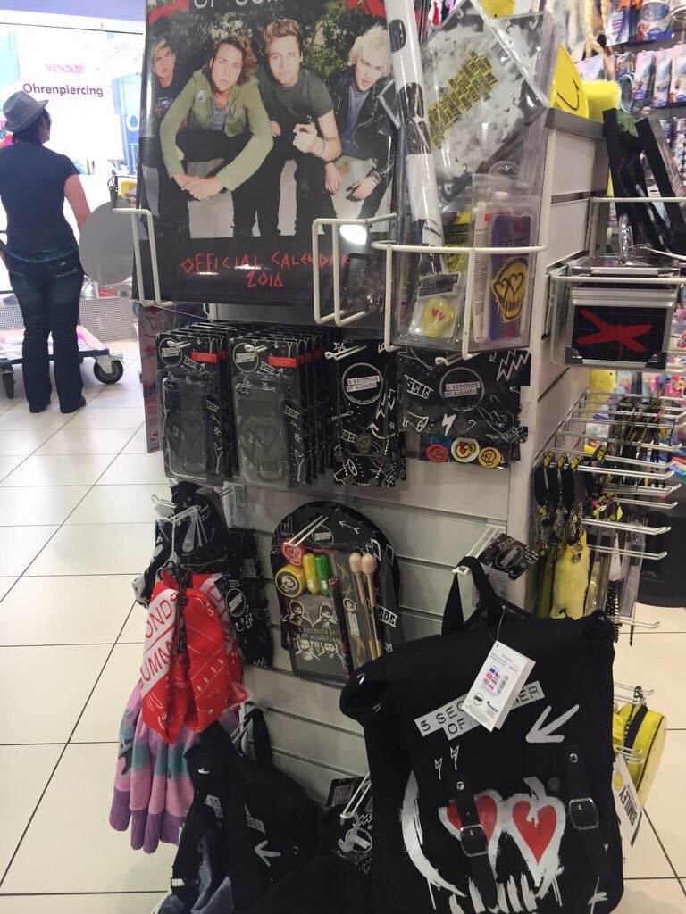 who up missing the 5sos section at claire’s