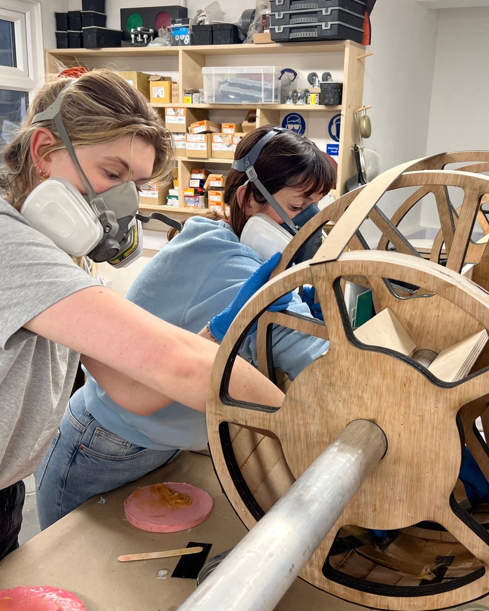 Paddington’s journey from London to Peru was made with old-school model making techniques —>

<a href="/NFTSFilmTV/">National Film and Television School</a> Model Making students helped create this fun stop-motion-style map sequence for ‘Paddington in Peru’.

beforesandafters.com/2026/04/17/pad…