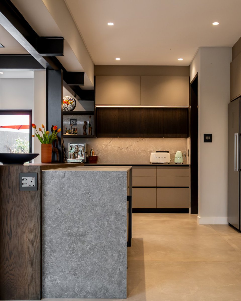 EasylifeKitchen's tweet image. At first glance, it’s beautiful.
On second glance, it’s intentional.

Can you spot the design feature that elevates this space? Tell us what you think it is in the comments.

#EasylifeKitchens #PremiumDesign #KitchenDesign #KitchenInspo #Renovations