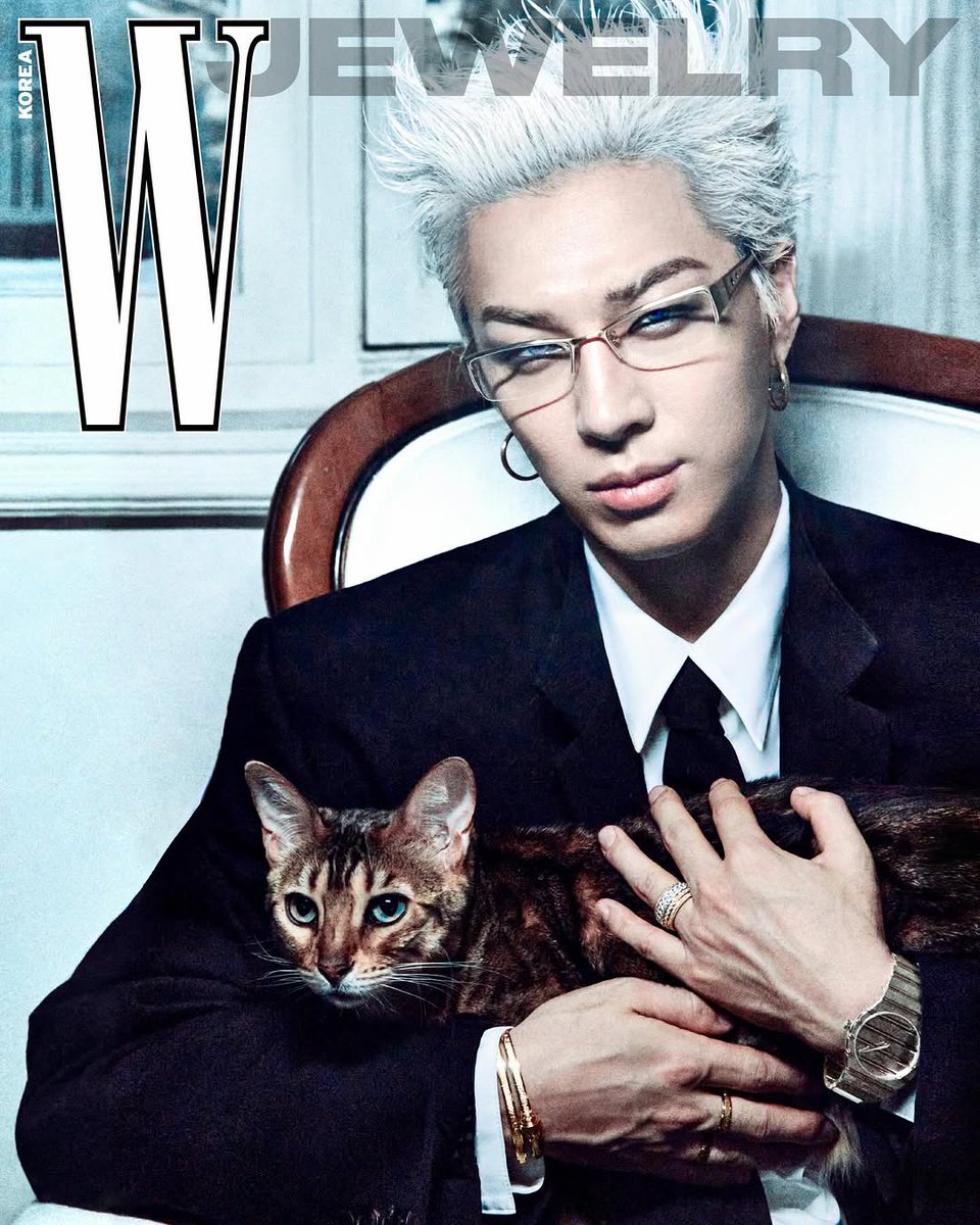 URTHESUN's tweet photo. ⭐️wkorea #W_Digitalcover 
지금가장 완전한, 아티스트 태양의 현재.

@Realtaeyang #태양 #TAEYANG https://t.co/0e4AFwyer6