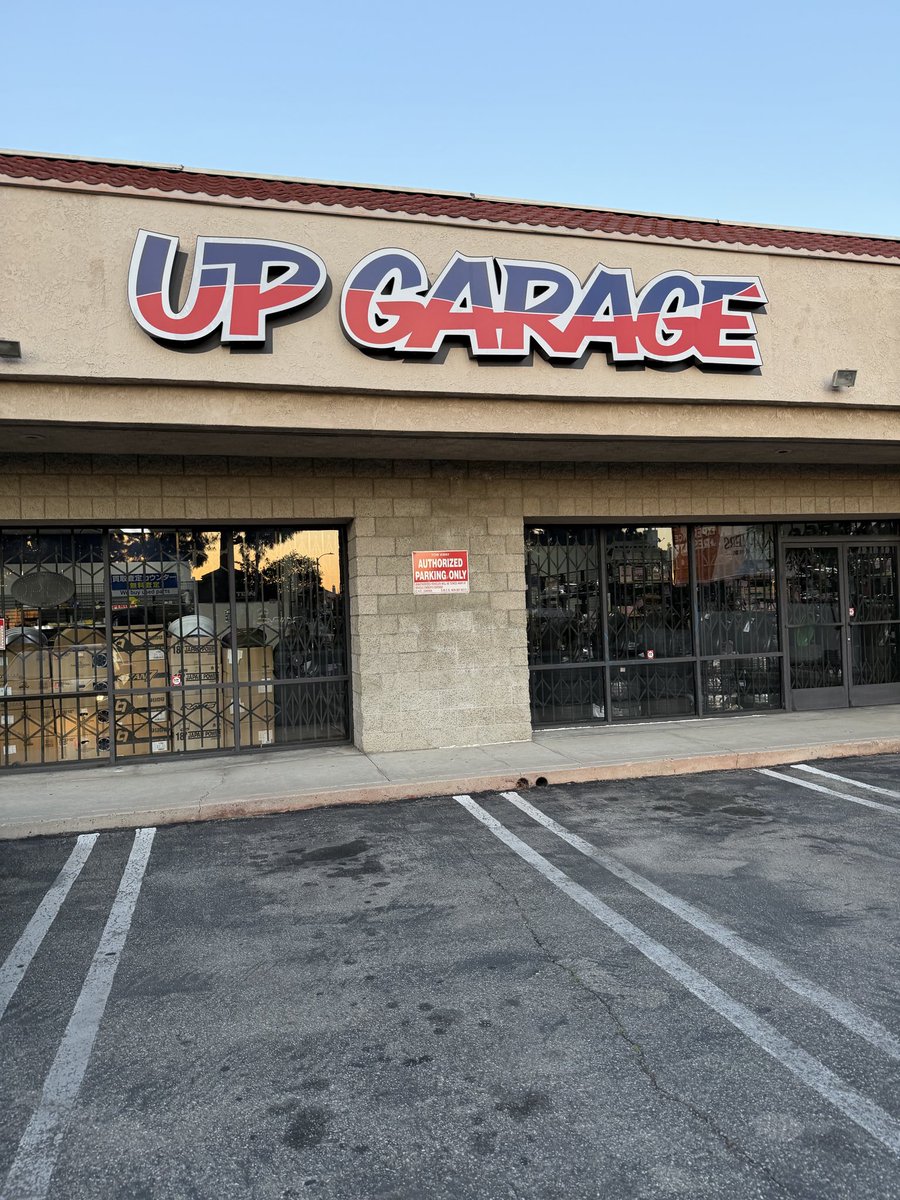 upgarage0515's tweet photo. さぁ、次に向けて頑張るぞ！
USAのスタッフの成長が著しく嬉しいです！お客様のご来店も順調でした！ https://t.co/RzEdbemsss