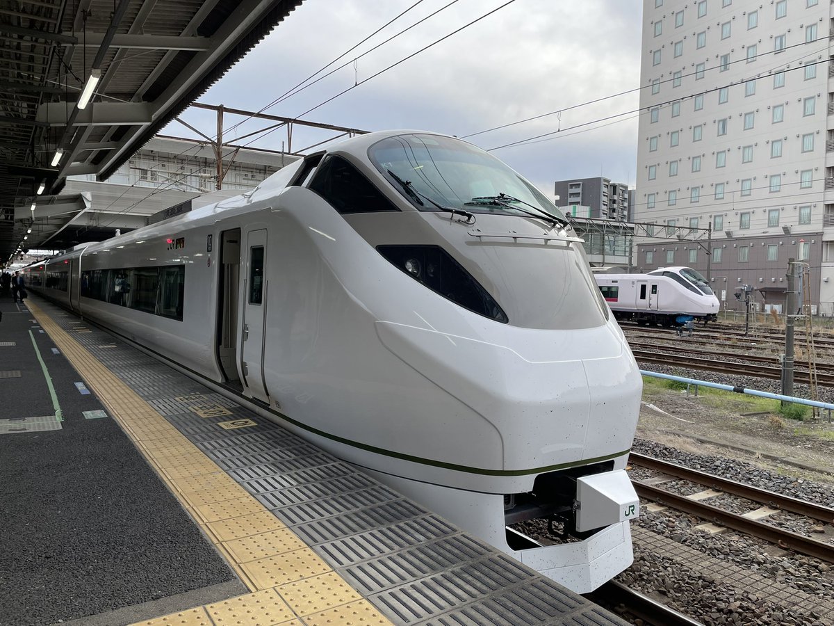 atstation's tweet photo. 運用調べず乗ろうとしたらタキすごじゃねーか https://t.co/QUShZ7JekD