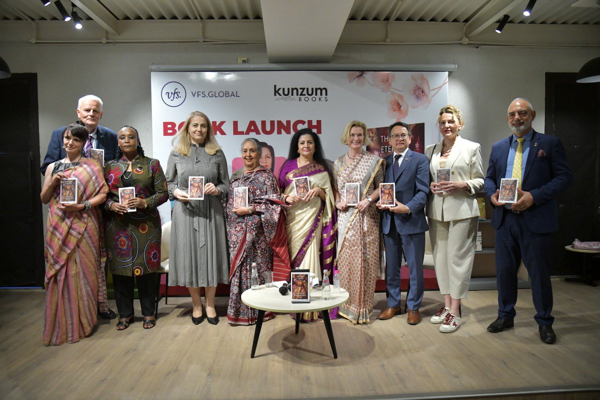 NorwayAmbIndia's tweet image. Enjoyed a rich conversation with @lakshmiunwomen and @MalaMalvika on Lakshmi's must-read book 'The Sari Eternal' at @kunzum. It beautifully conveys layers of meaning, #tradition &amp;amp; #identity woven into this enduring garment. The sari has deepened my connection with 🇮🇳.  @VFSGlobal