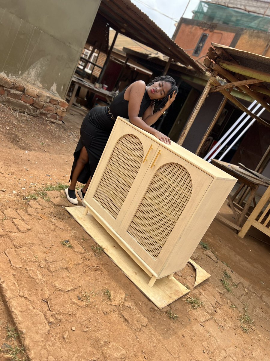 Qtfes1's tweet photo. Made by me @MKinteriorsltd 
I’ll deliver this to you in 9days, Pinterest won’t👐🏾 Dm “ The Rattan console " @MKinteriorsltd 
Call/watsapp (+256)
0757606735/0781307991/0755606325 https://t.co/j49jsOGszv