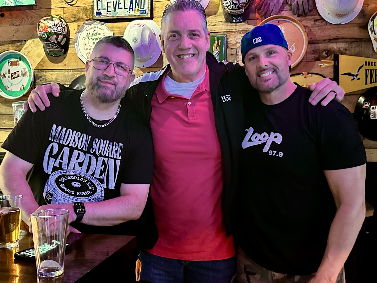 ShaneHelmsCom's tweet image. 3 WWE Producers walk into a bar … #WrestleMania #Vegas