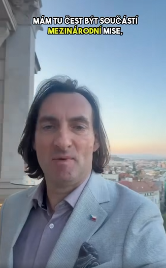vojber's tweet photo. Poslanec ANO Doksanský jako "pozorovatel" voleb v 🇭🇺 navštívil za den hned dva think-tanky Fideszu, třetí think-tank mu podle všeho dělal garde ve volebních místnostech. Kdo Doksanského na volby pozval a kdo mu cestu a pobyt platil, nechal bez odpovědi. https://t.co/37MdHeLZPE https://t.co/U79Bdclqck