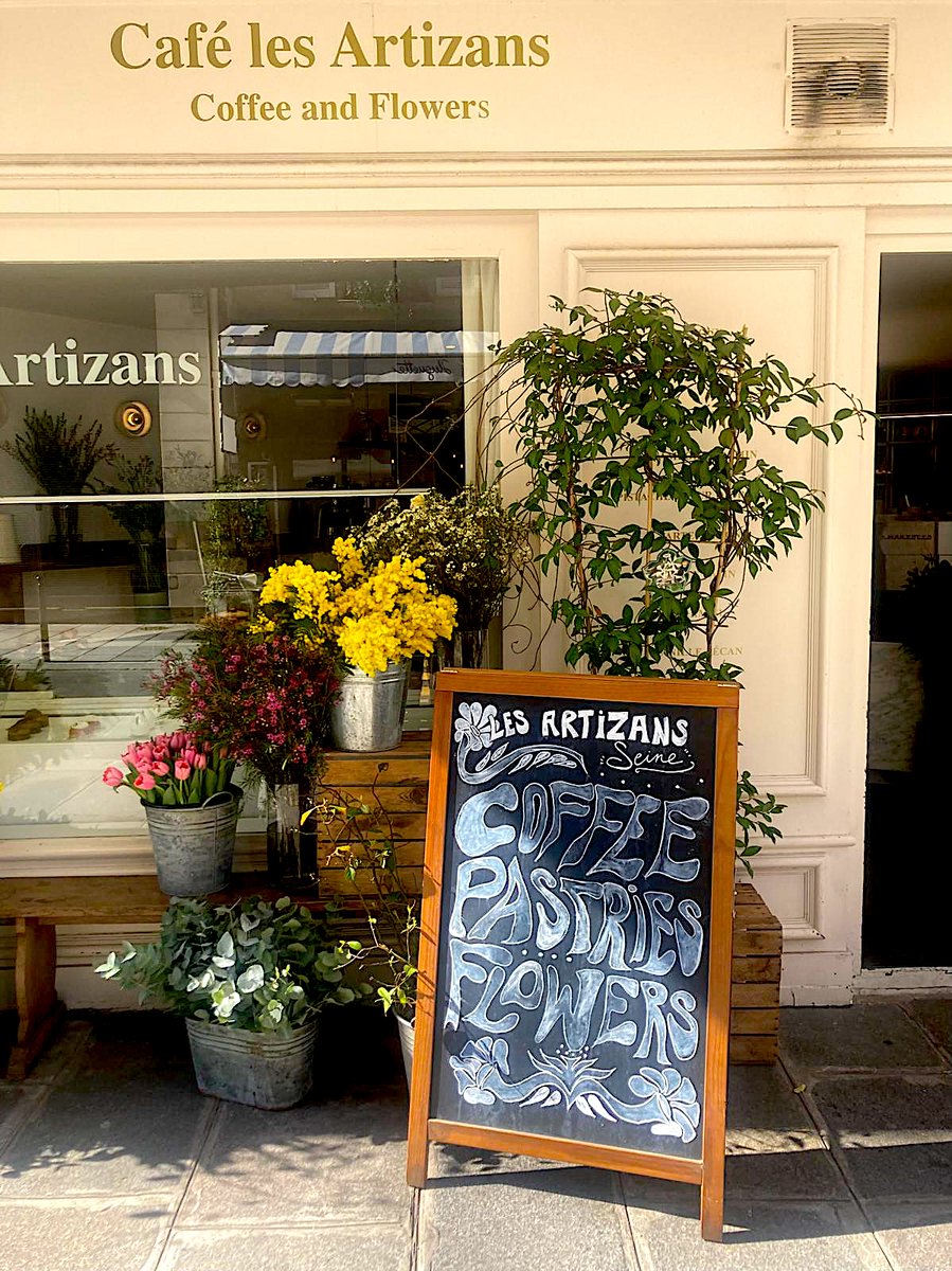 focusonparis's tweet image. Floral Friday: #coffee and #flowers... and iced matcha, pastries, more. #leftbank #paristearooms Café les Artizans 64 rue de Seine 75006