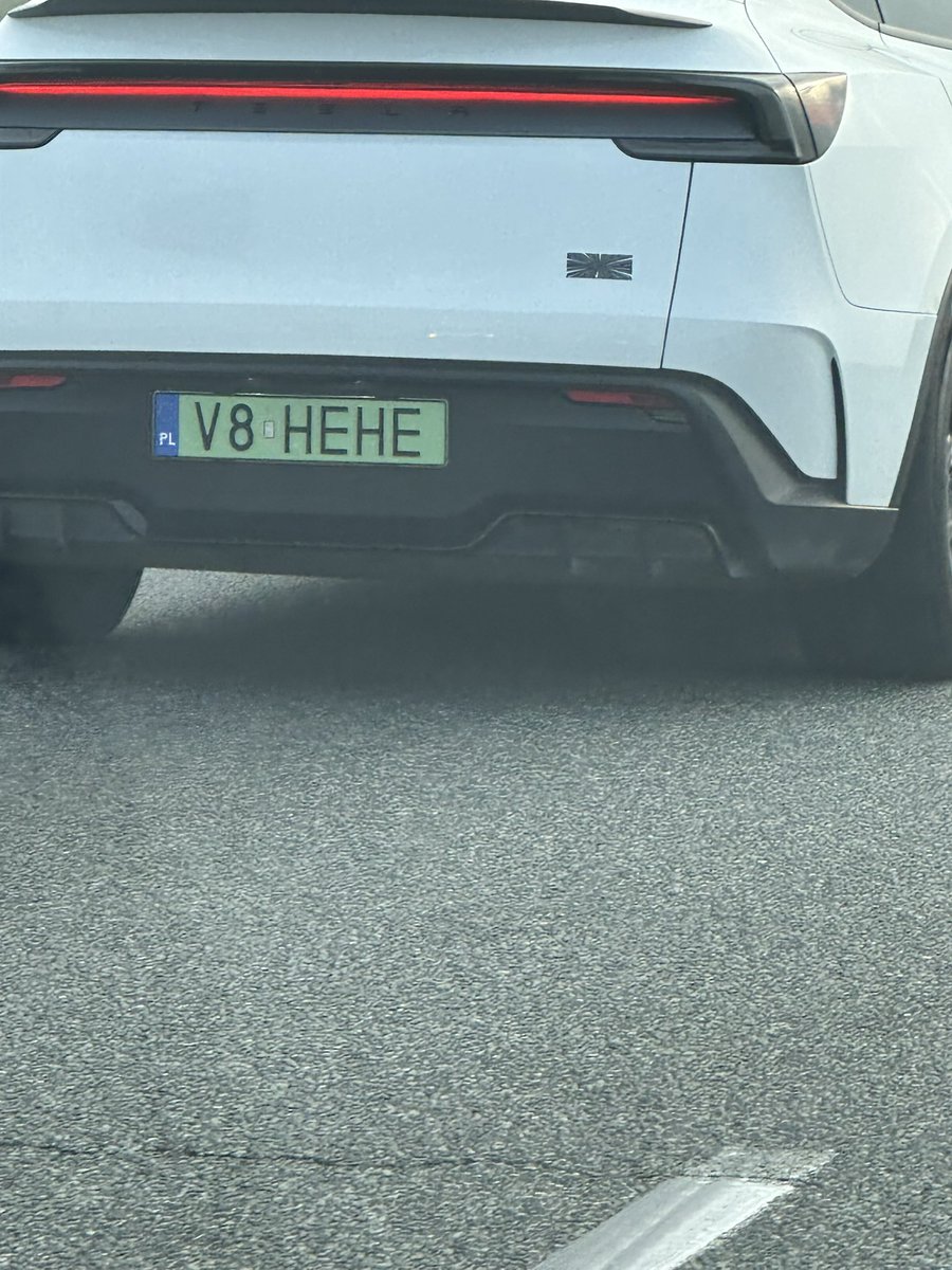 Pan z Mercedesa tweet media