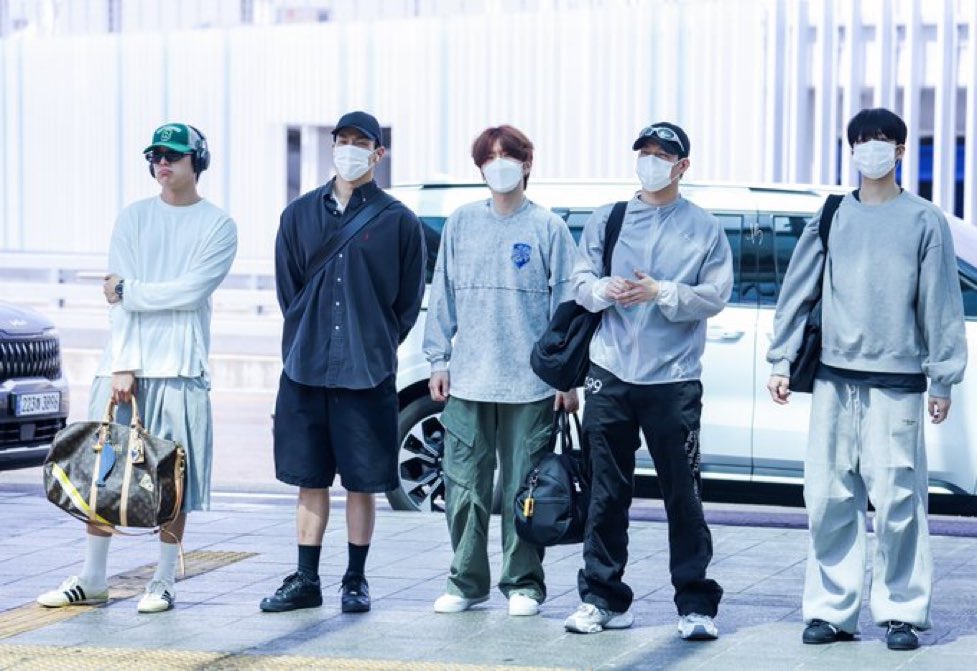 SEE U SOON HUHU😭💖

Nunu kamu kok besar sekali ya (emang besar sih, cuma kok besar bgt ya?!?)